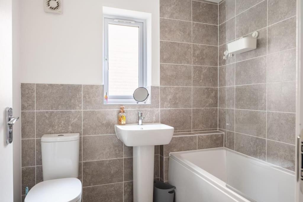 Cosy 3 Bed Near Beaches, Cardiff & Brecon Beacons Coity Kültér fotó
